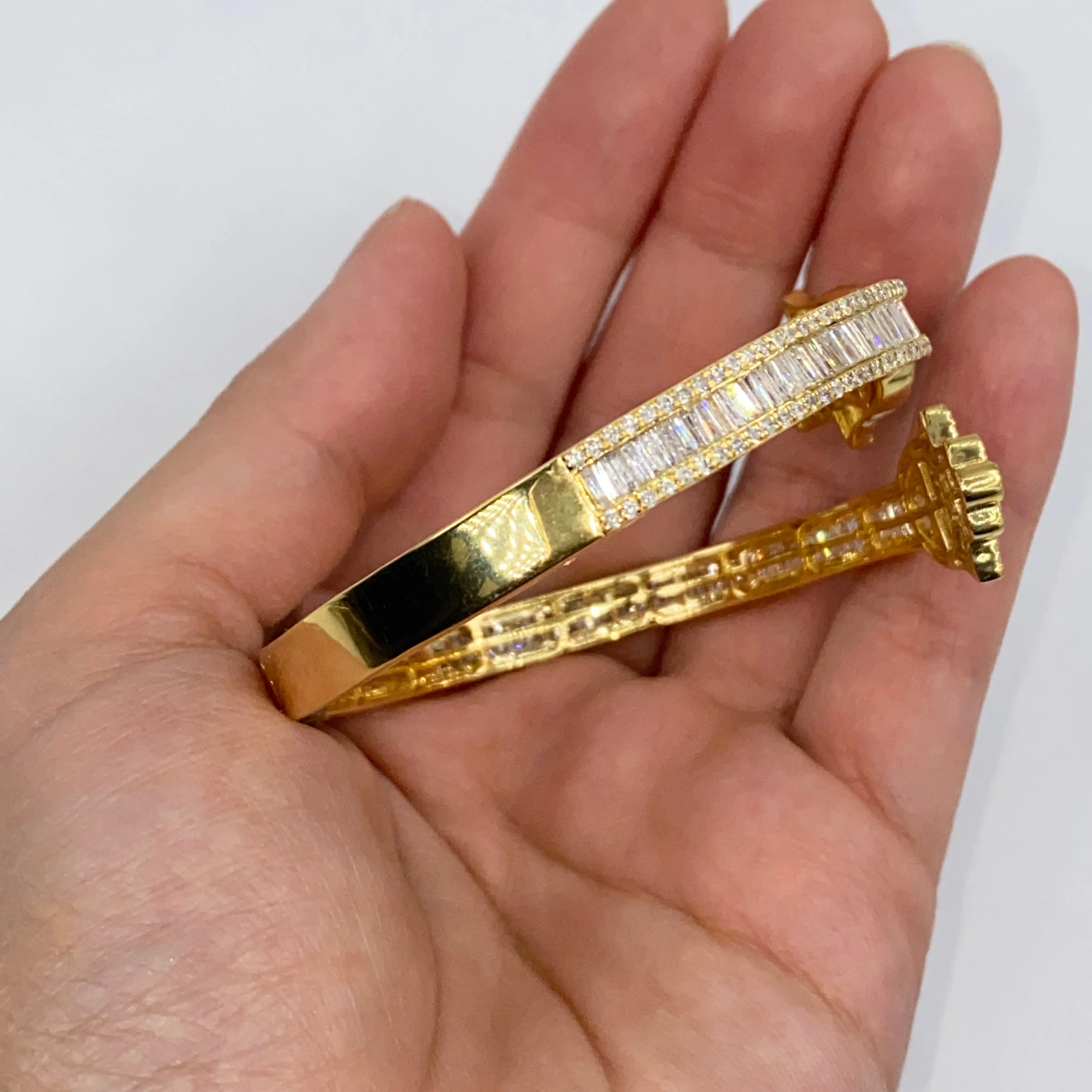 10K Hamsa Diamond Bangle Bracelet 6.5"