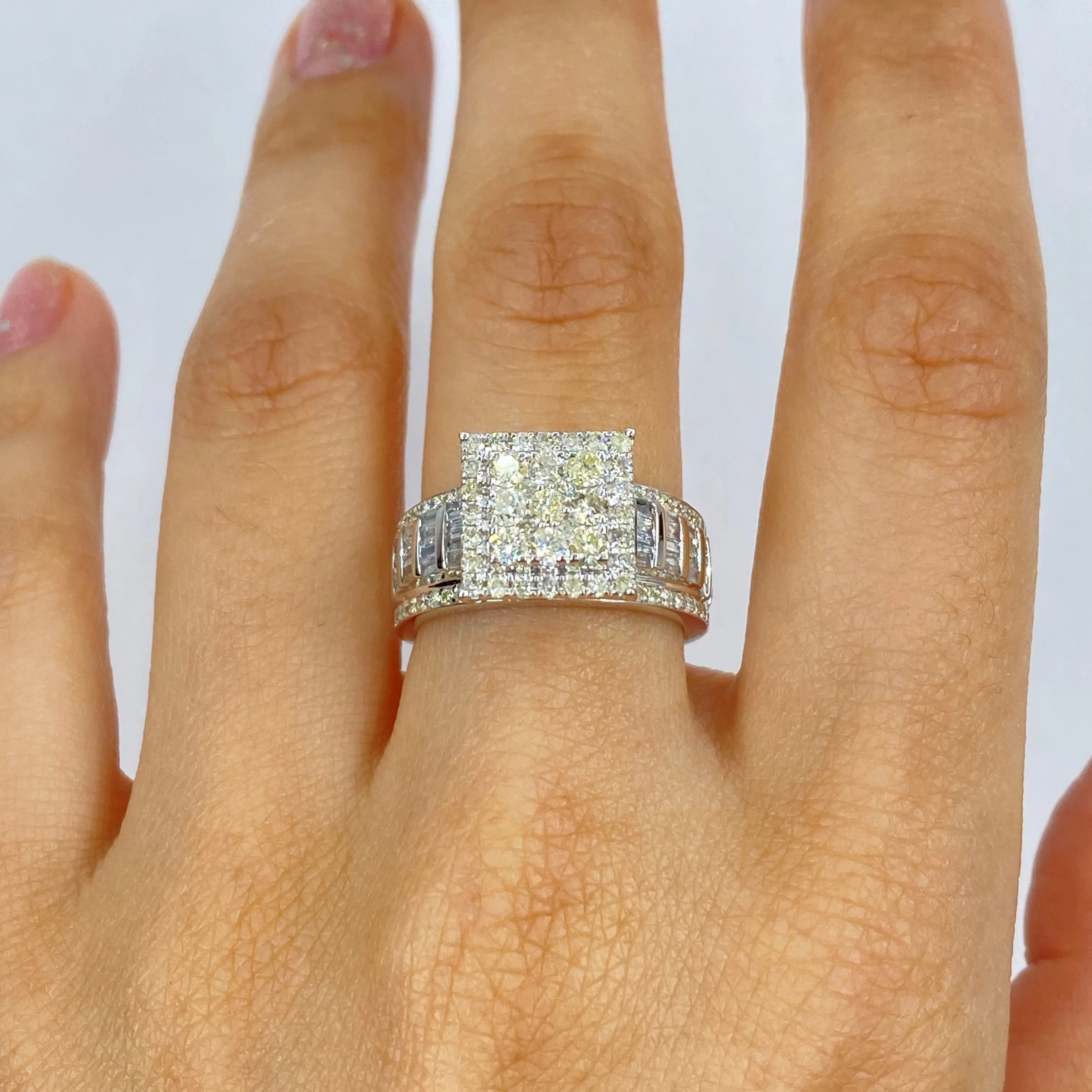 10K Lovely Diamond Baguette Ring