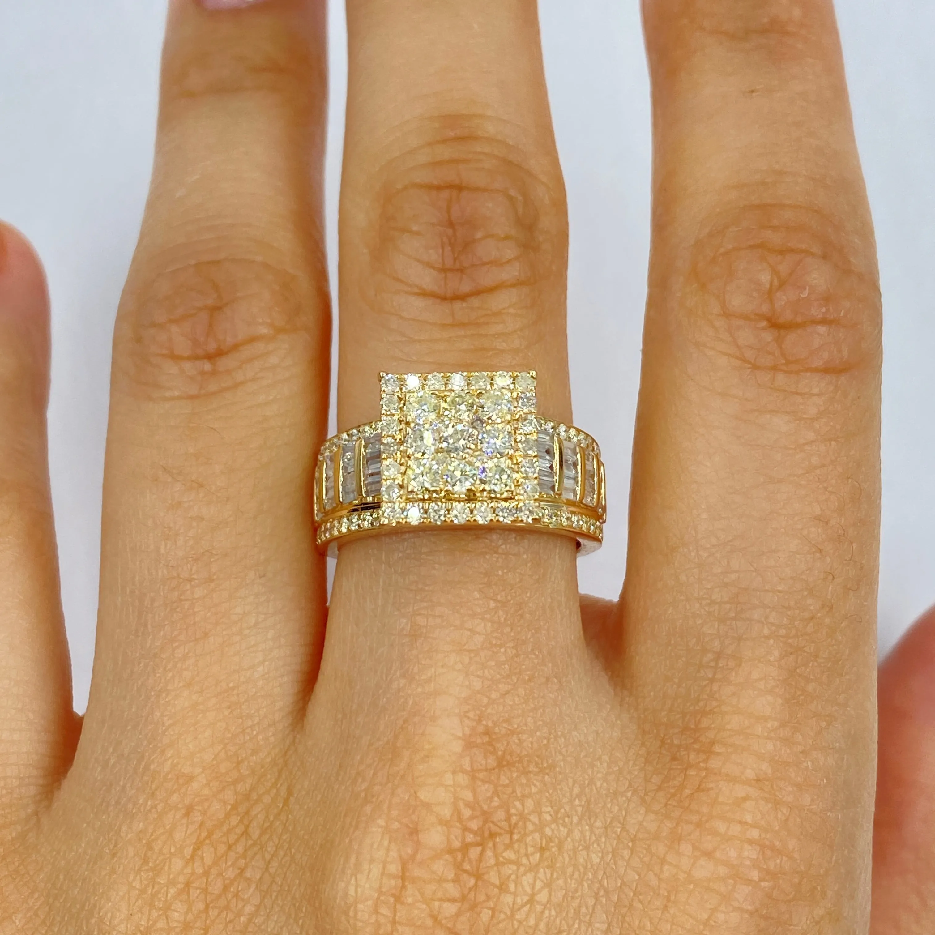 10K Lovely Diamond Baguette Ring