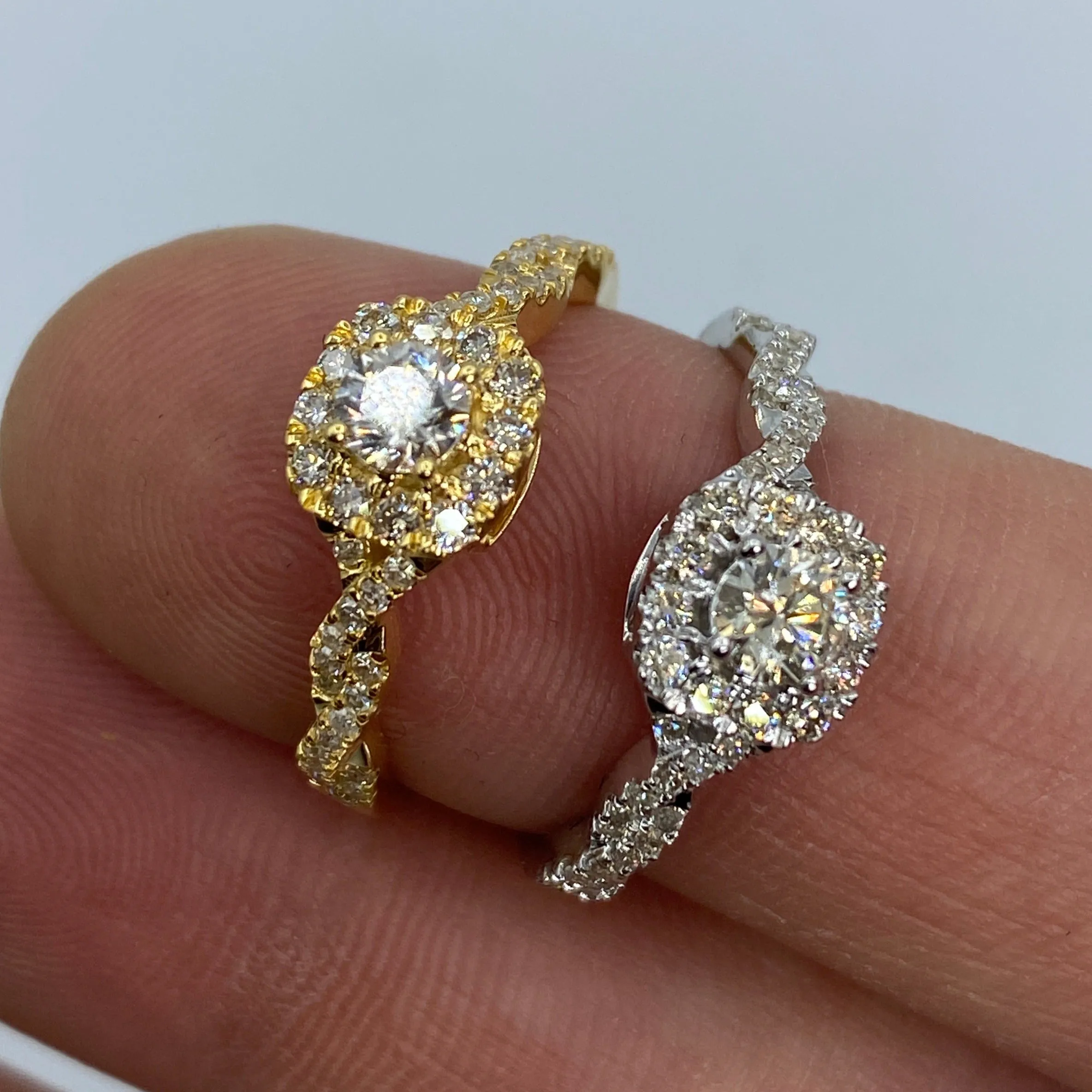 14K Large Center Stone Spiral Diamond Engagement Ring