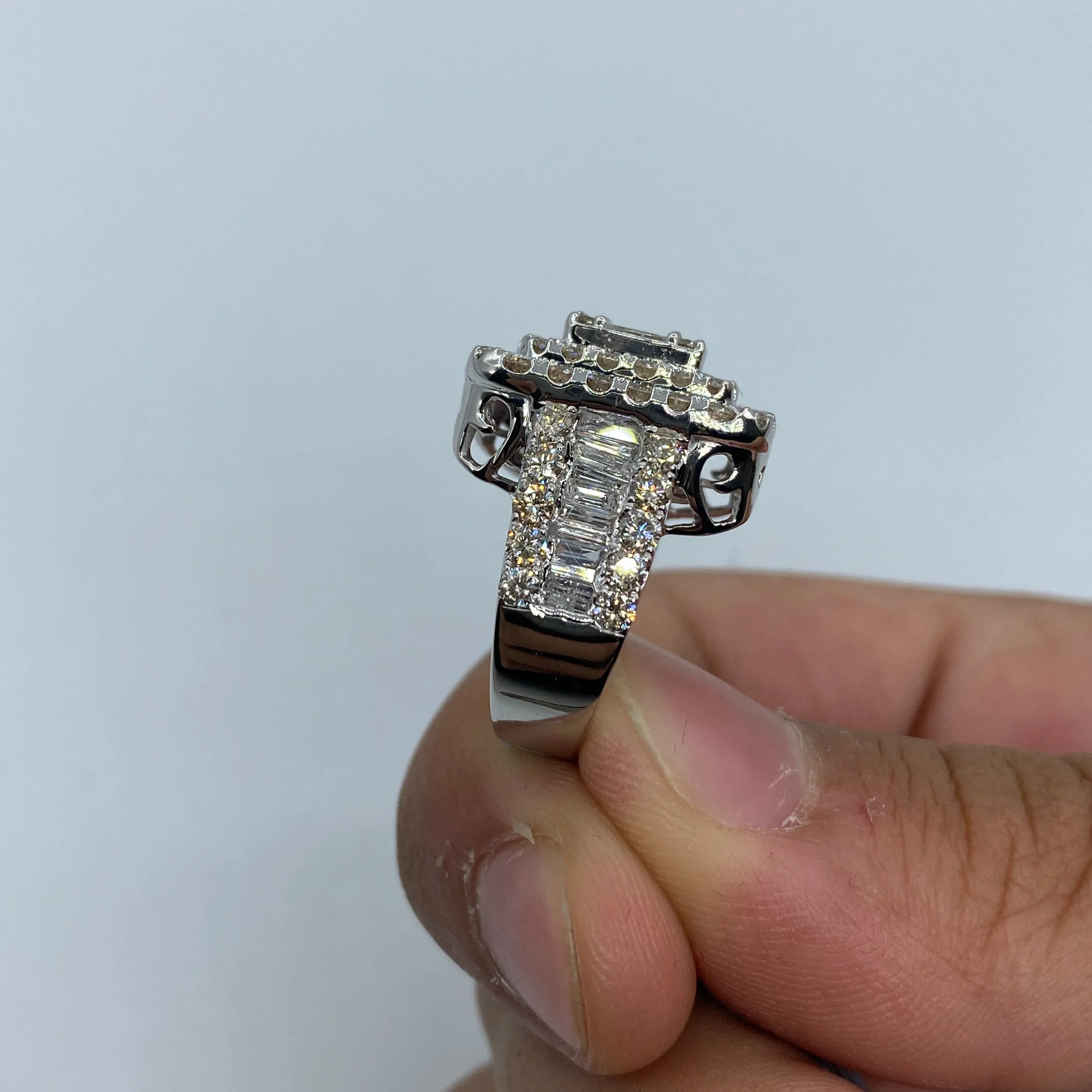 14K Rectangle Center Diamond Baguette Ring in White