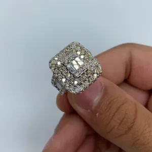 14K Rectangle Center Diamond Baguette Ring in White
