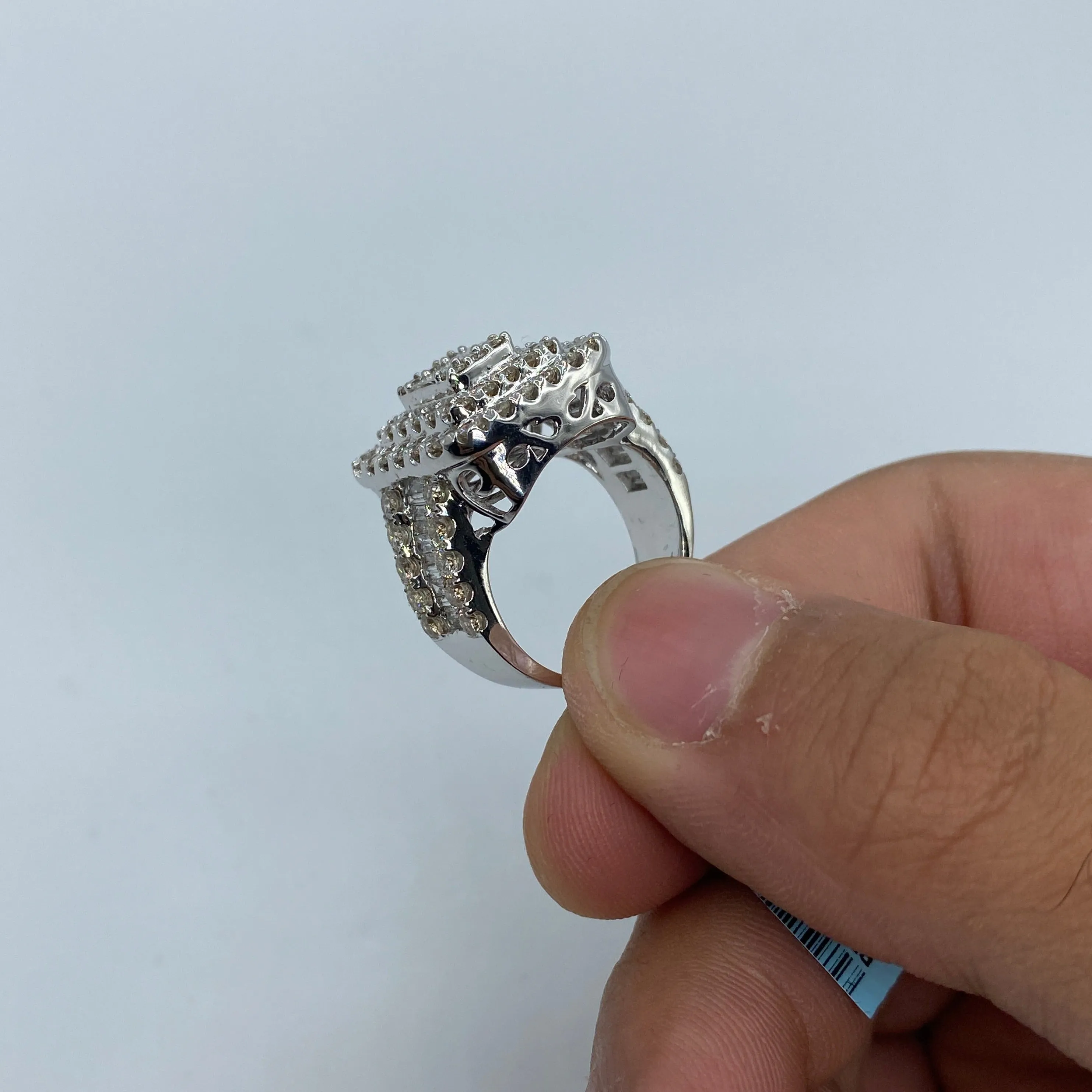 14K Rectangle Center Diamond Baguette Ring in White