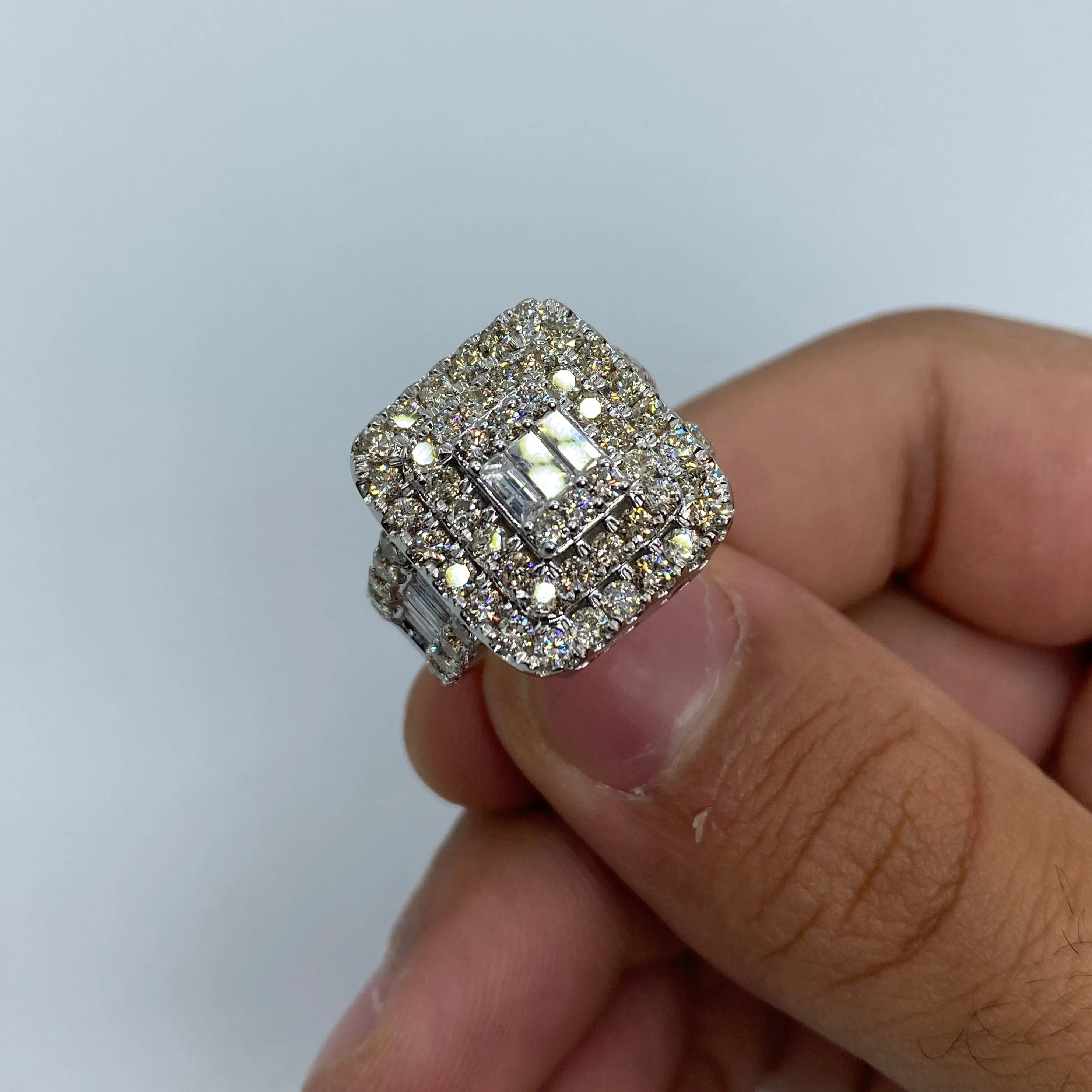 14K Rectangle Center Diamond Baguette Ring in White