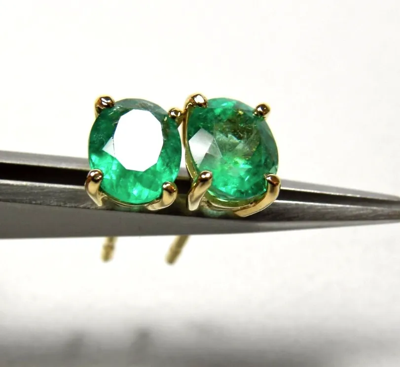 1.50 Carats Natural Colombian Emerald Oval Stud Earrings 18k Yellow Gold