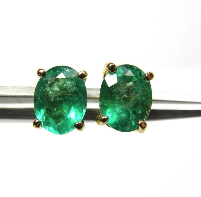 1.50 Carats Natural Colombian Emerald Oval Stud Earrings 18k Yellow Gold