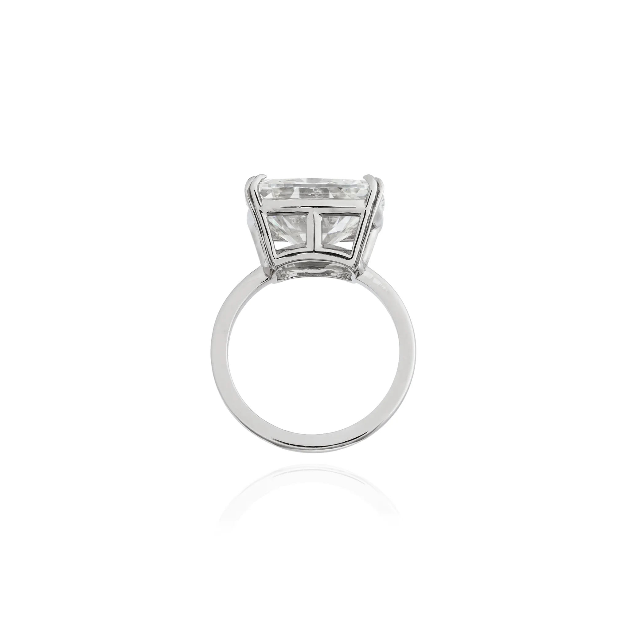 18K White Gold Ring with Diamond