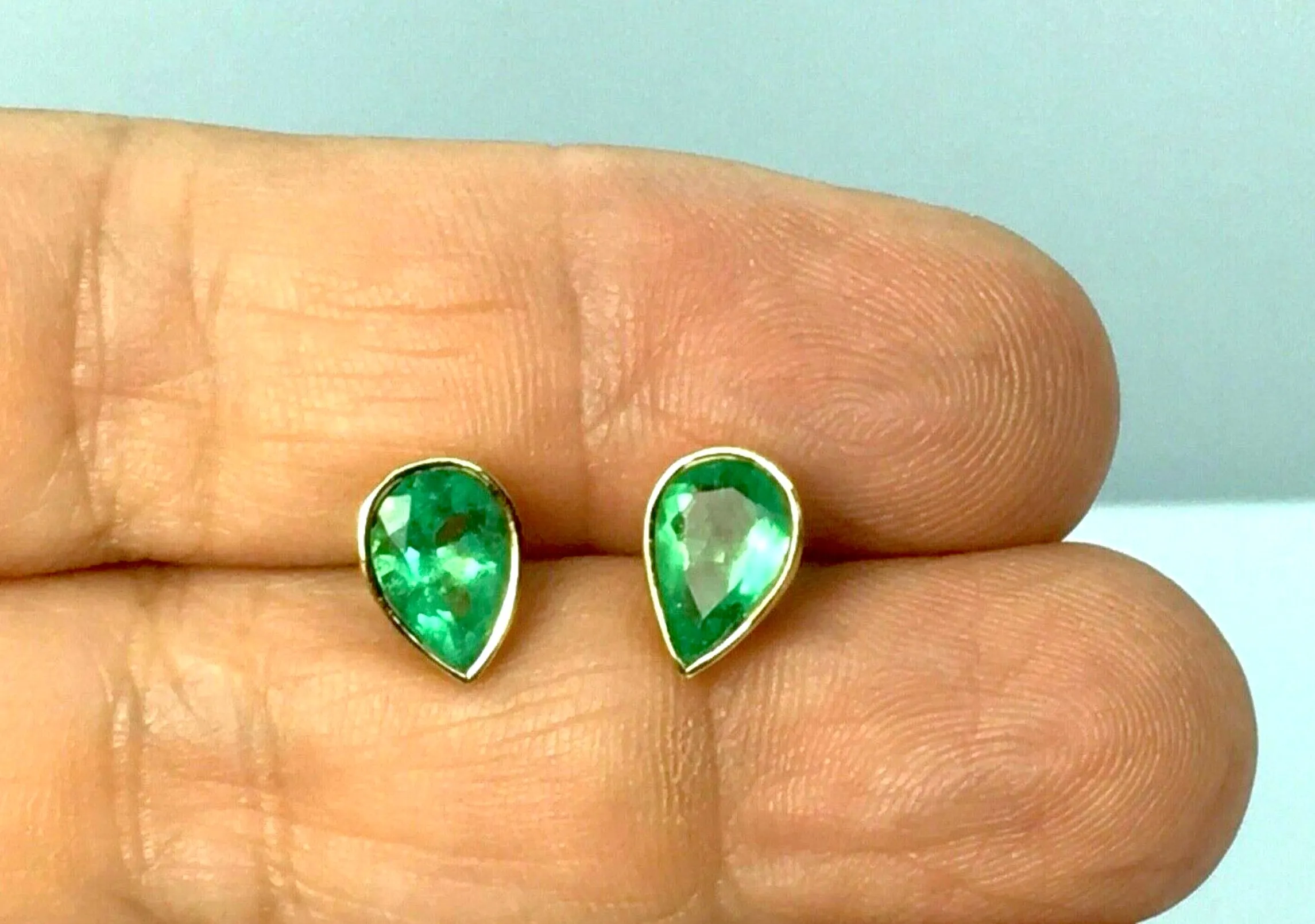 2.50 Carat Pear Cut Colombian Emerald Stud Earrings 18 Karat