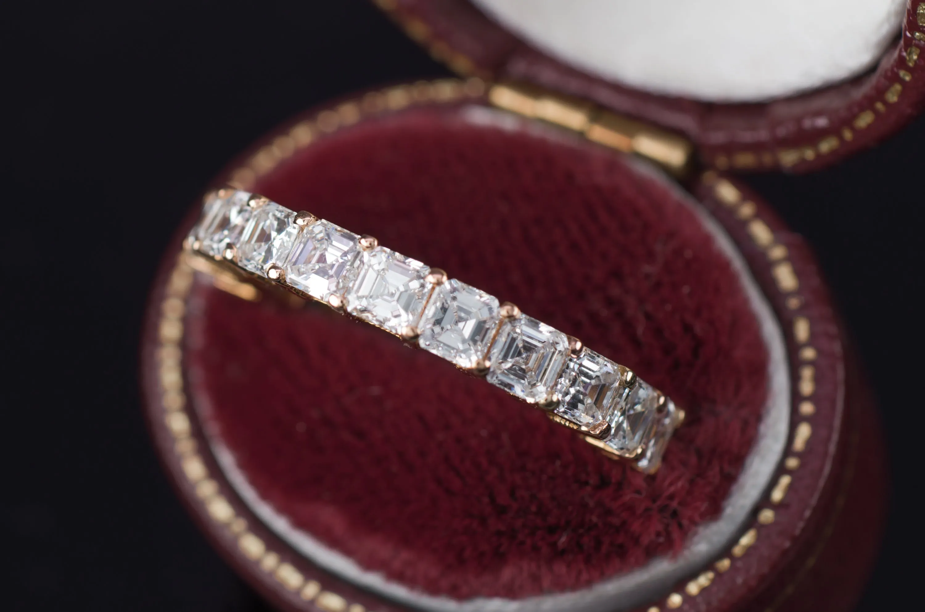 3.2CTW ASSCHER CUT ETERNITY 18K GOLD
