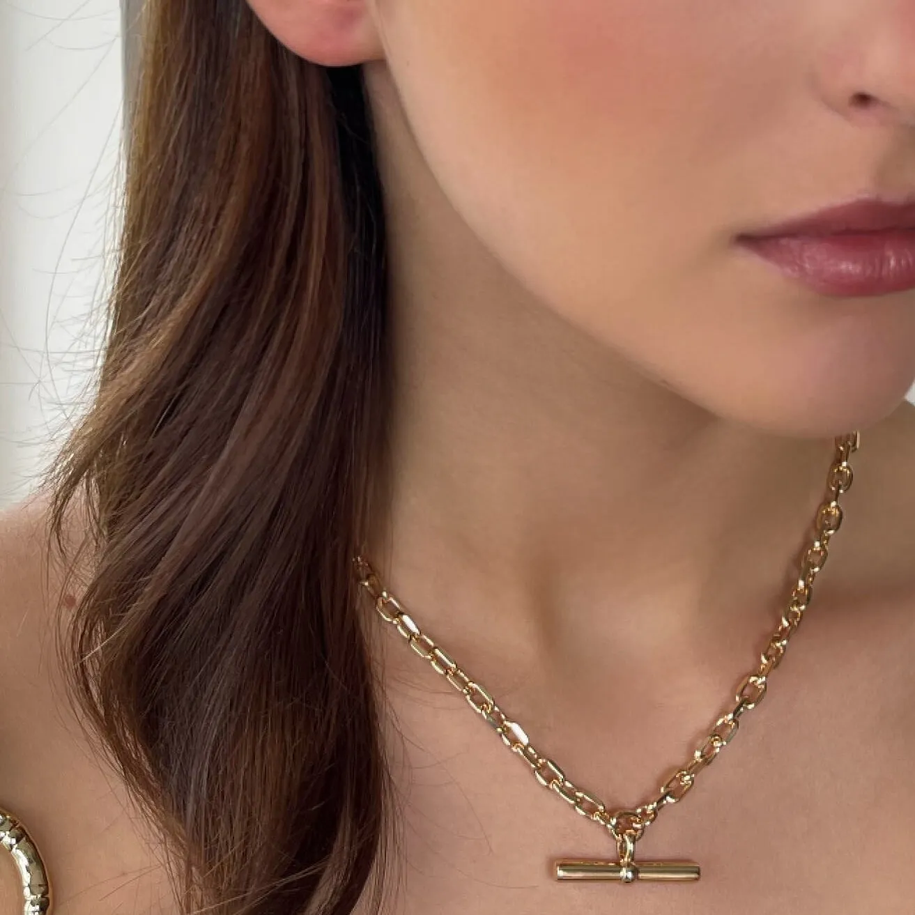 Absolute Gold T Bar Oval Link Necklace
