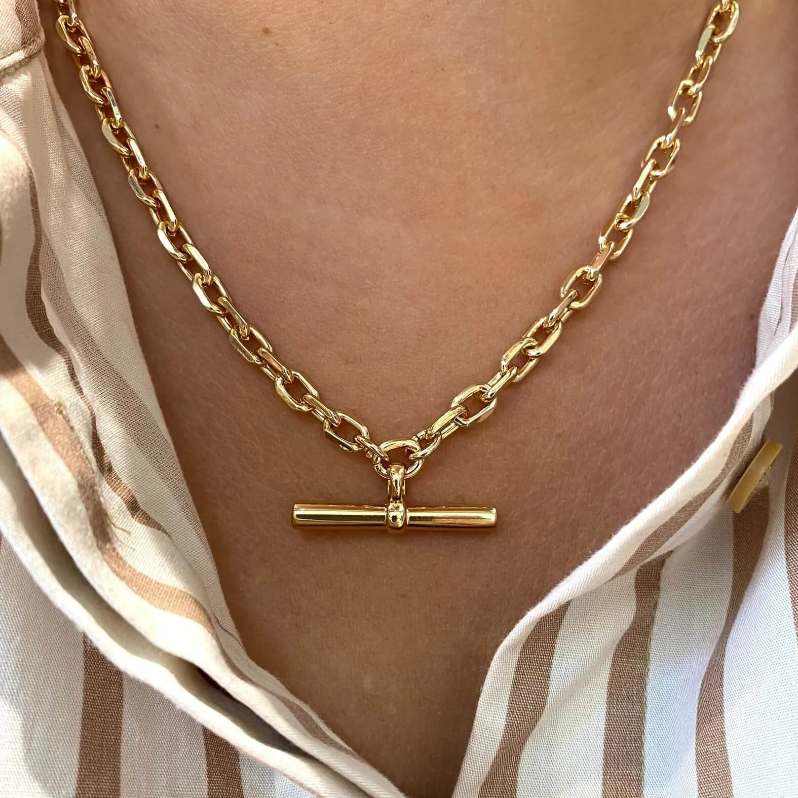 Absolute Gold T Bar Oval Link Necklace