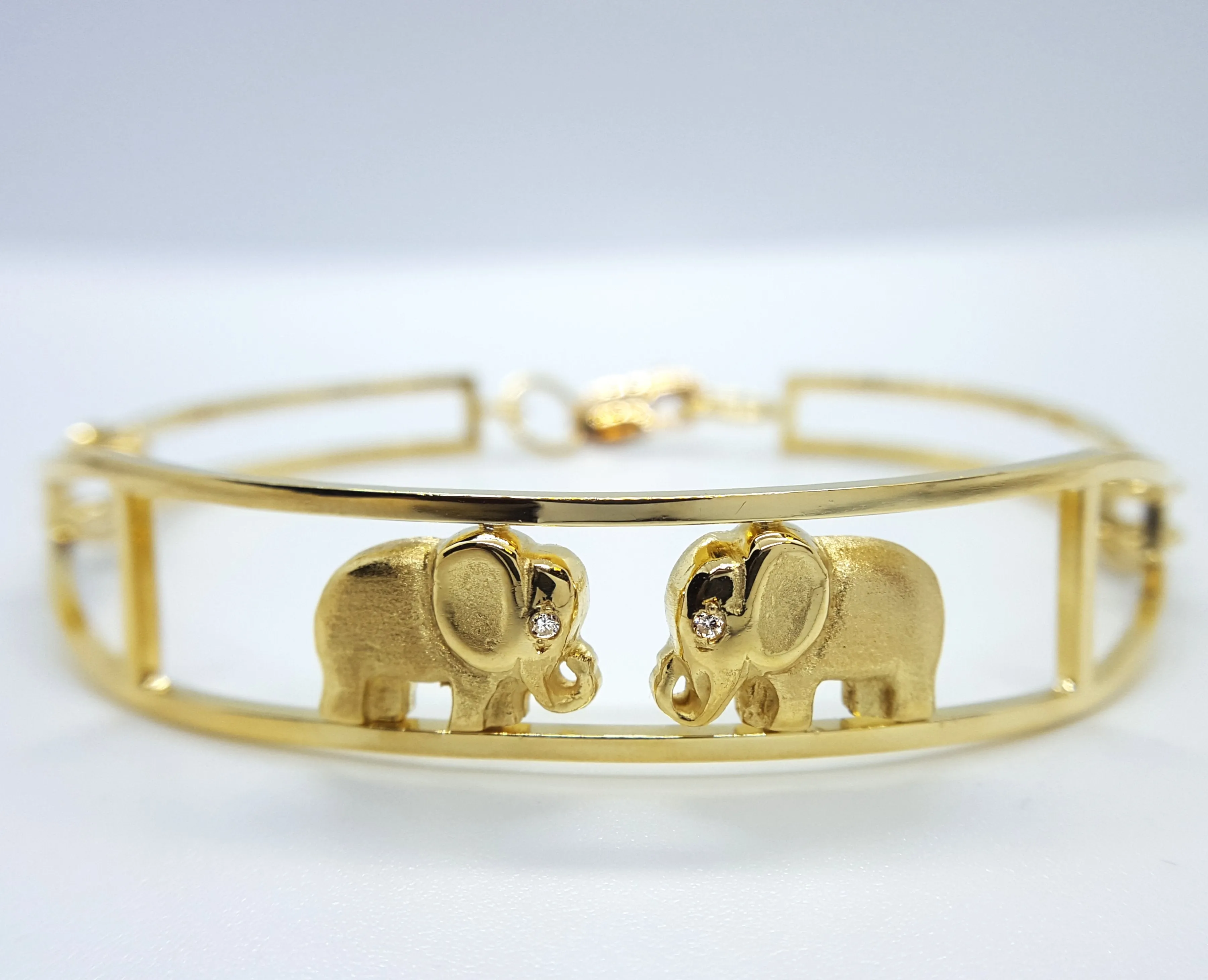 Baby Elephants Bracelet - 18k Yellow Gold and Diamonds