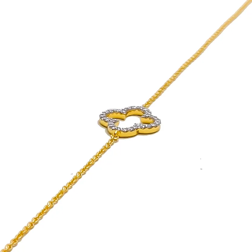 Blooming Clover-Shaped Diamond   18k Gold Bracelet