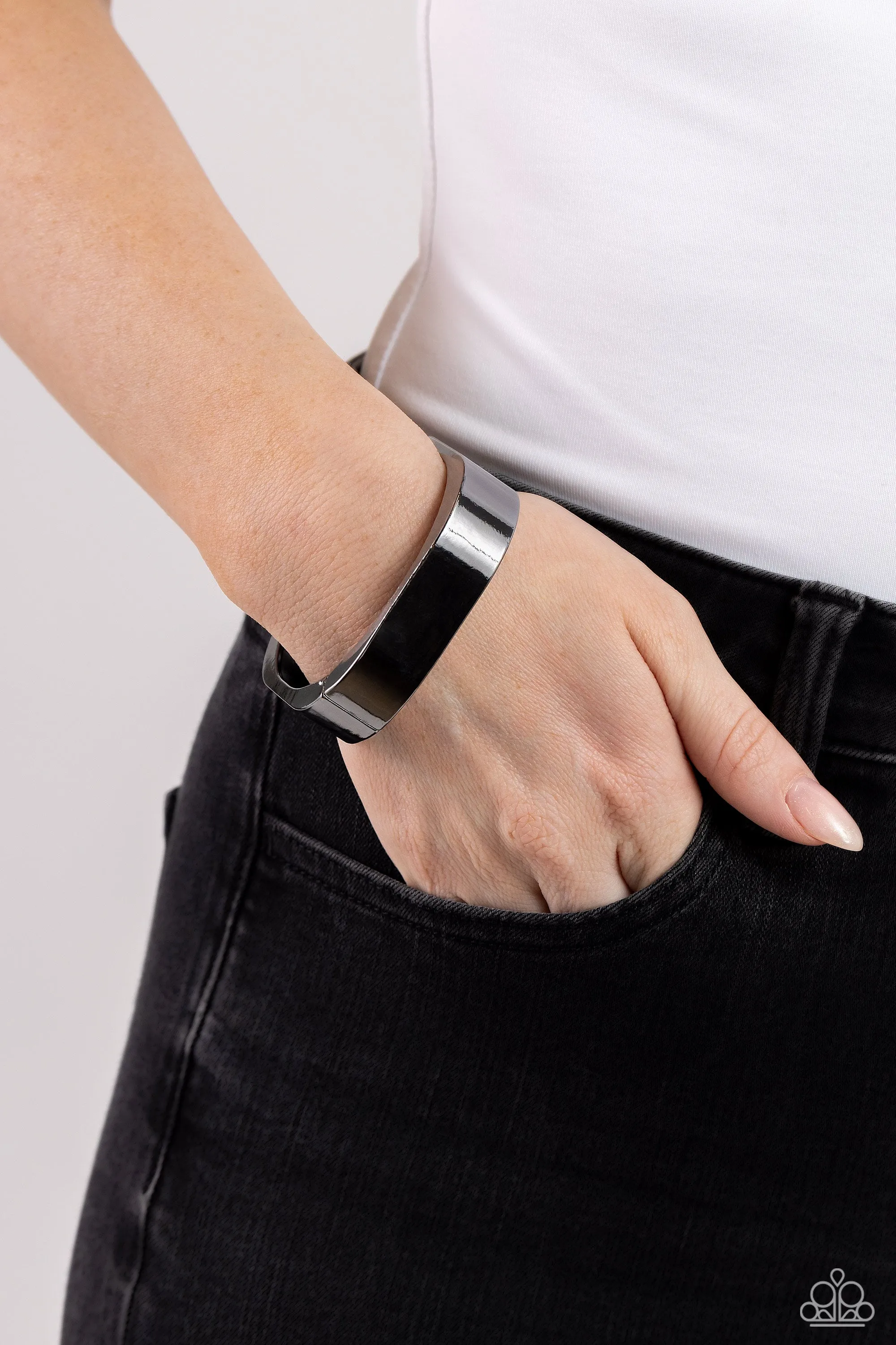 Boss Babe Basic - Black - Square Gunmetal Paparazzi Hinge Bracelet