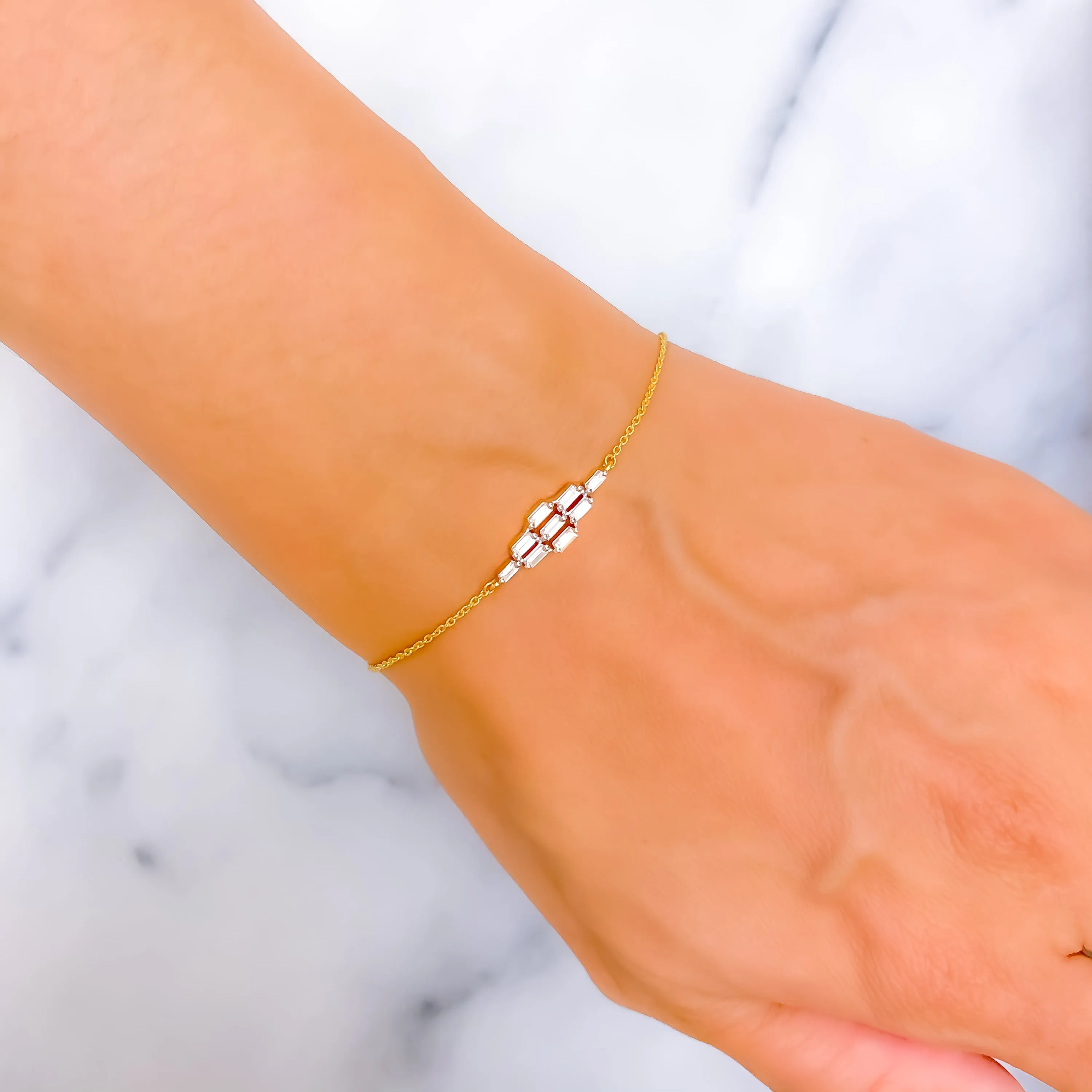 Captivating Sleek Diamond   18k Gold Bracelet