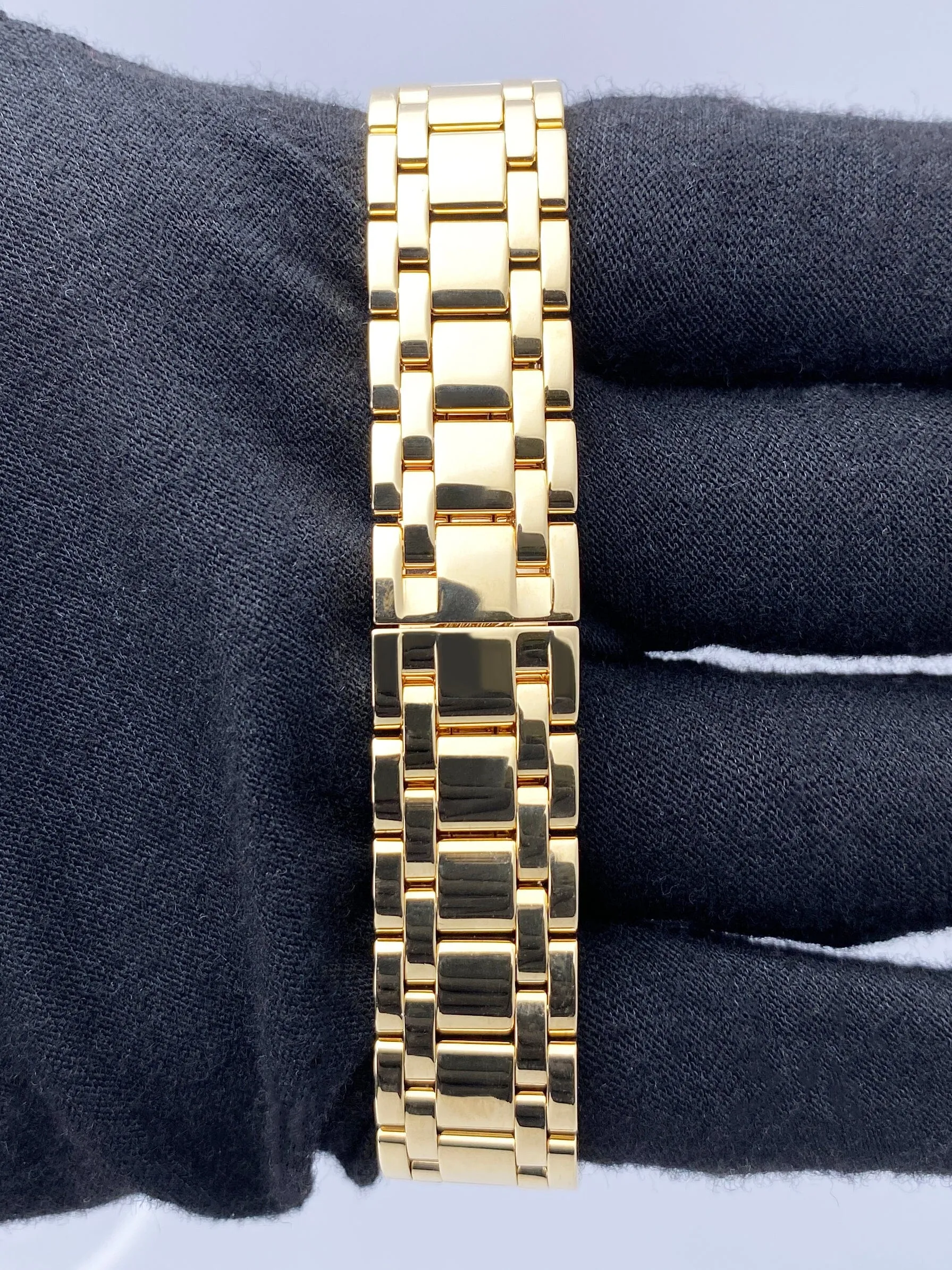 Cartier Tank Americaine WB7012K2 Diamond Silver Dial Ladies Watch