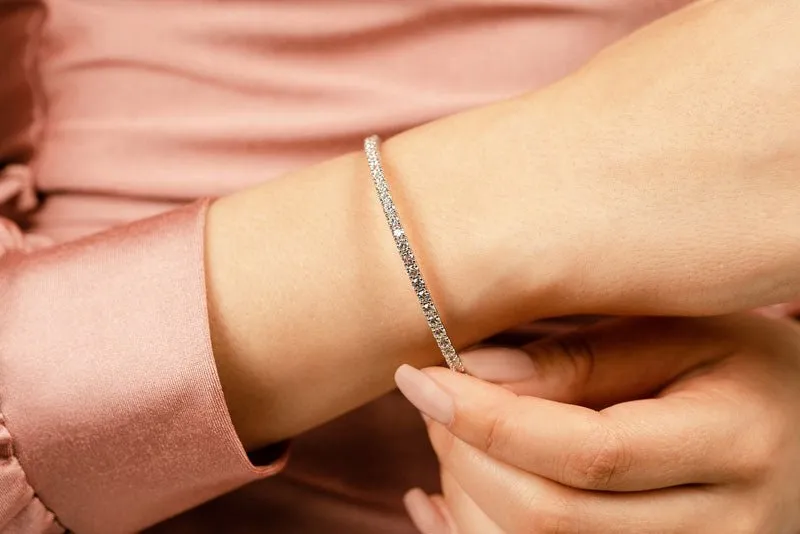 Classic Prong Set Diamond Bangle with 5.42 ct.(finished) 2.8mm