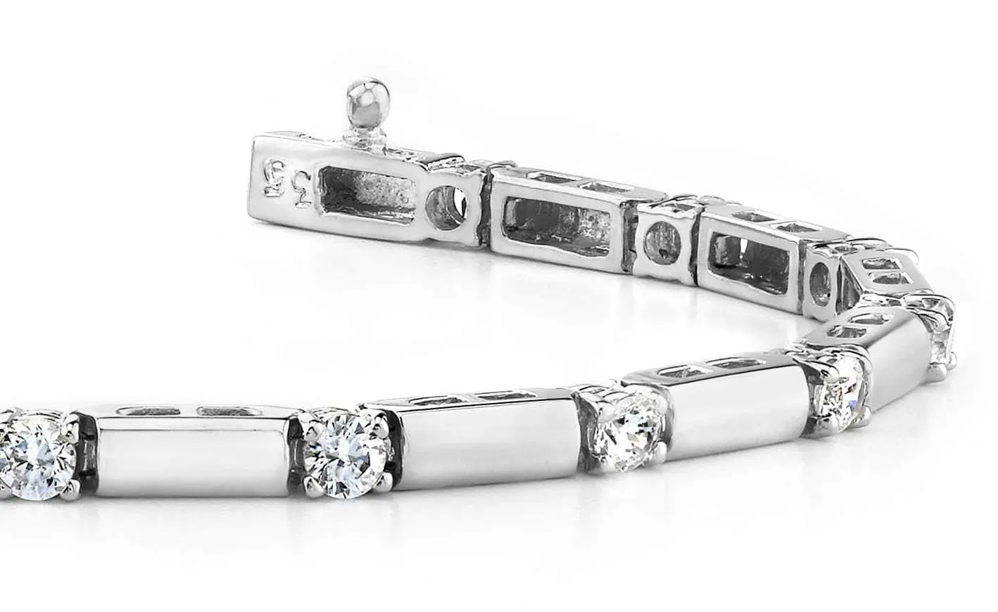 Clean Design Diamond And Bar Diamond Bracelet with 1.53 ct.(finished) 3.0mm
