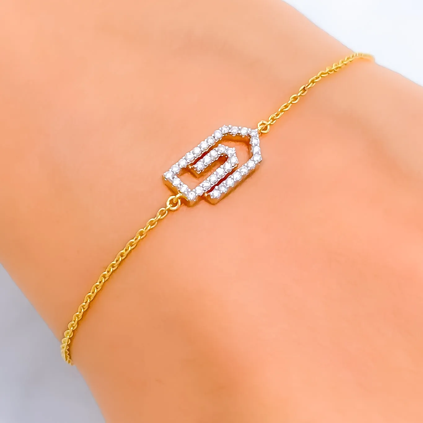 Contemporary Dainty Diamond   18k Gold Bracelet