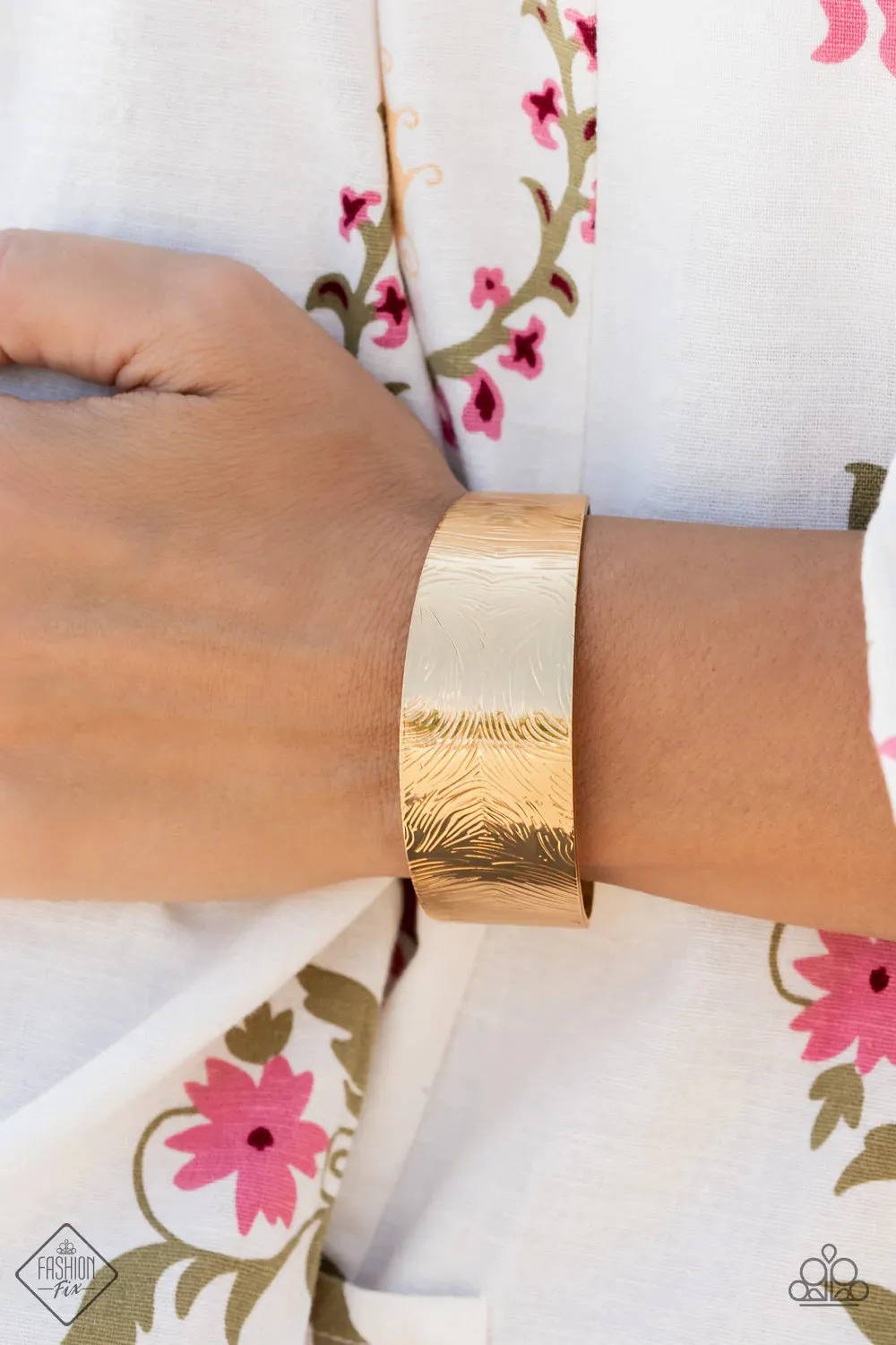 Coolly Curved - Gold Bracelet (SS-0921)