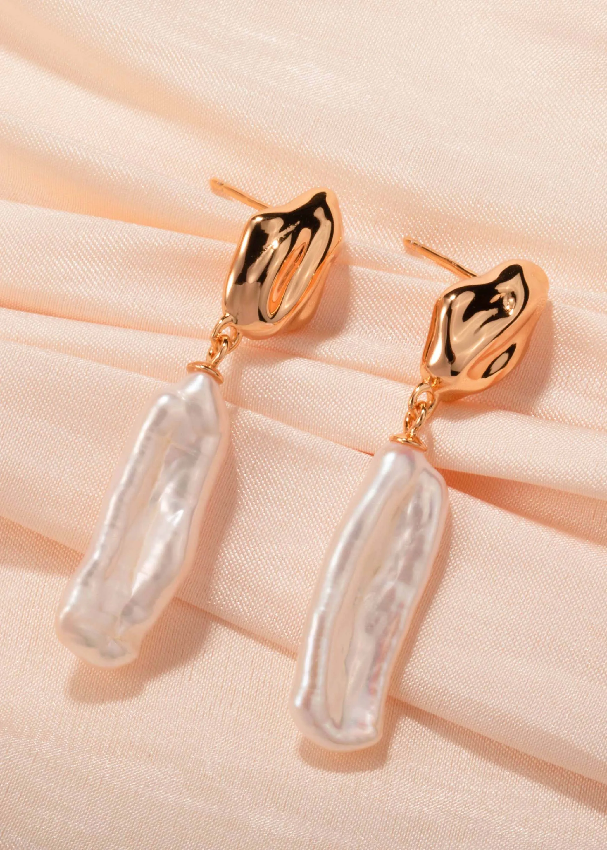 Cosmic Pearl Artifacts Dangle Earrings