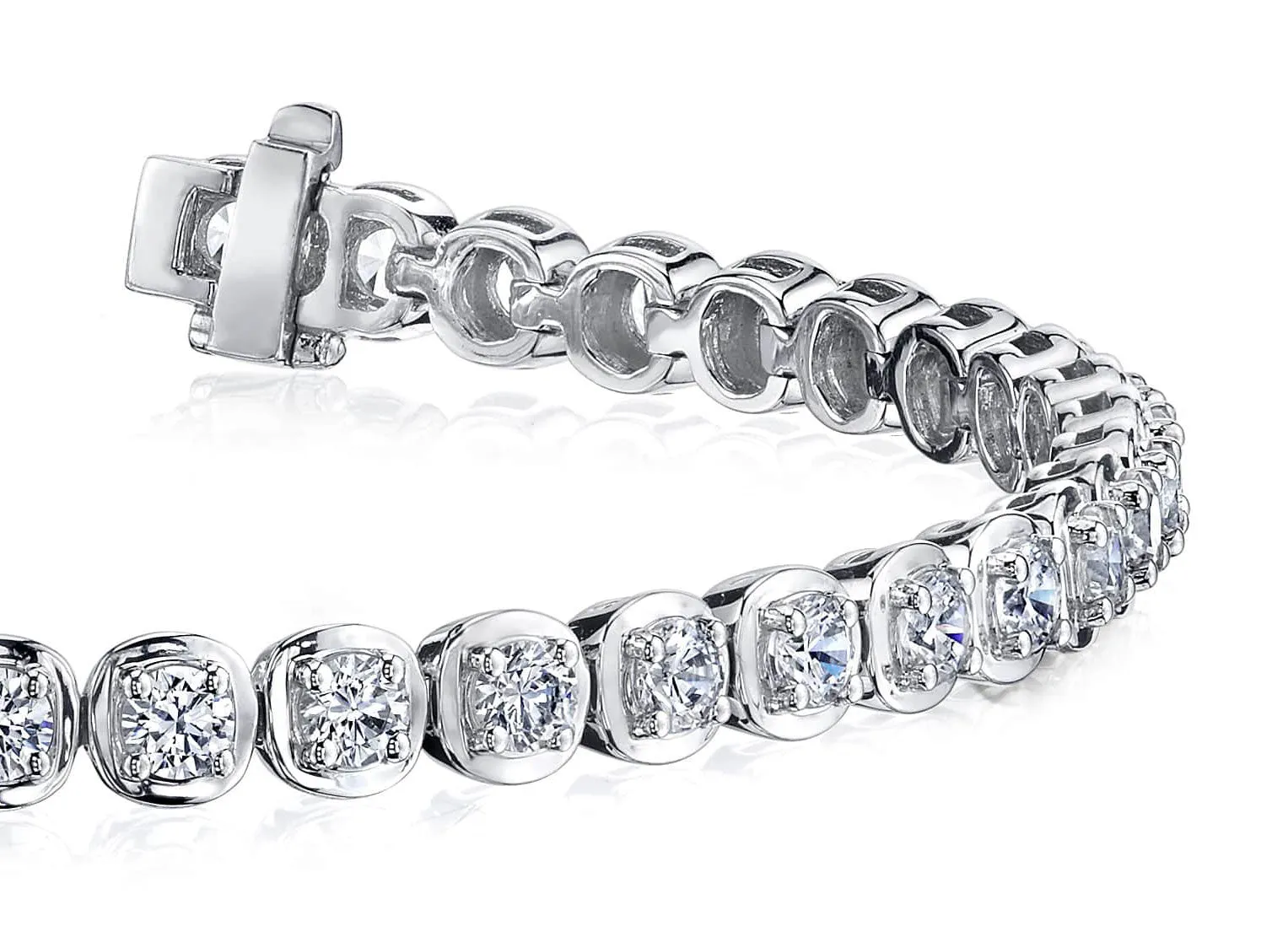 Cushion Inspired Round Lab-Grown Diamond Bracelet with 3.08 ct.(finished) 2.7mm