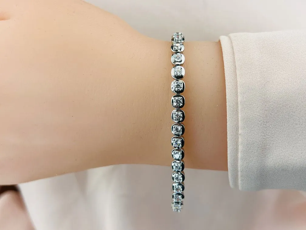 Cushion Inspired Round Lab-Grown Diamond Bracelet with 3.08 ct.(finished) 2.7mm