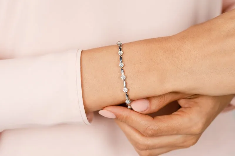 Diamond Cluster Link Bracelet In Diamond with 2.10 ct.(finished) 1.6mm, 1.9mm