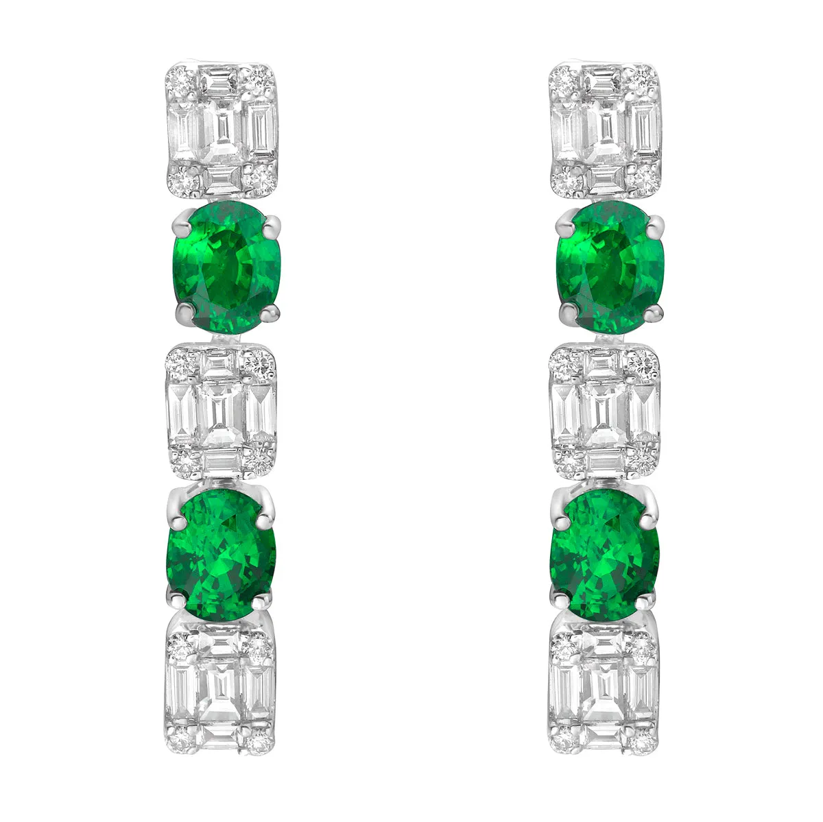 Earrings 18KW/4.4G 4EMER-1.1CT 30BD-0.73CT 24RD-0.15CT