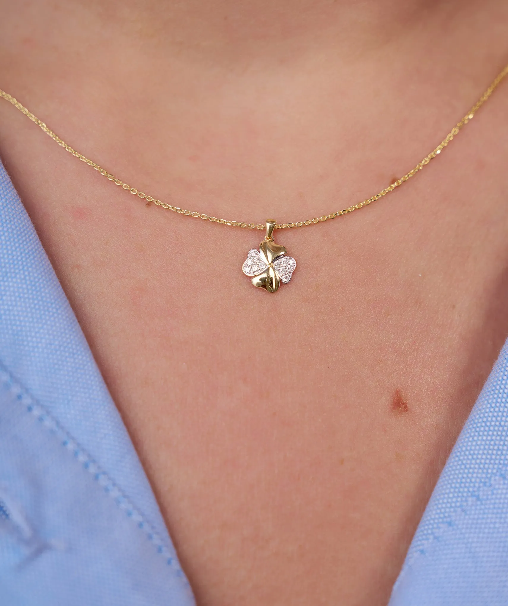 Elegant Clover Necklace in Gold & Diamonds