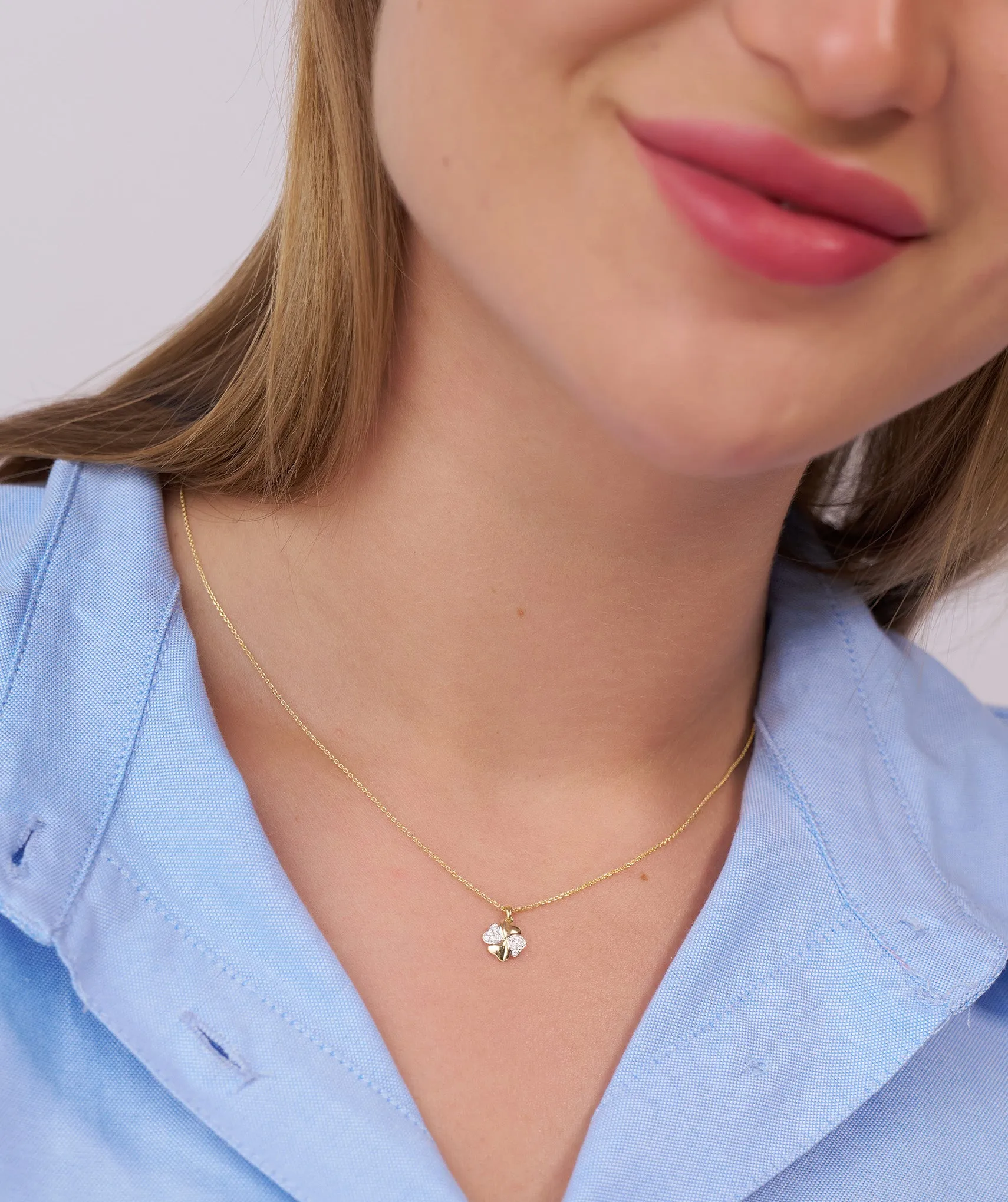 Elegant Clover Necklace in Gold & Diamonds