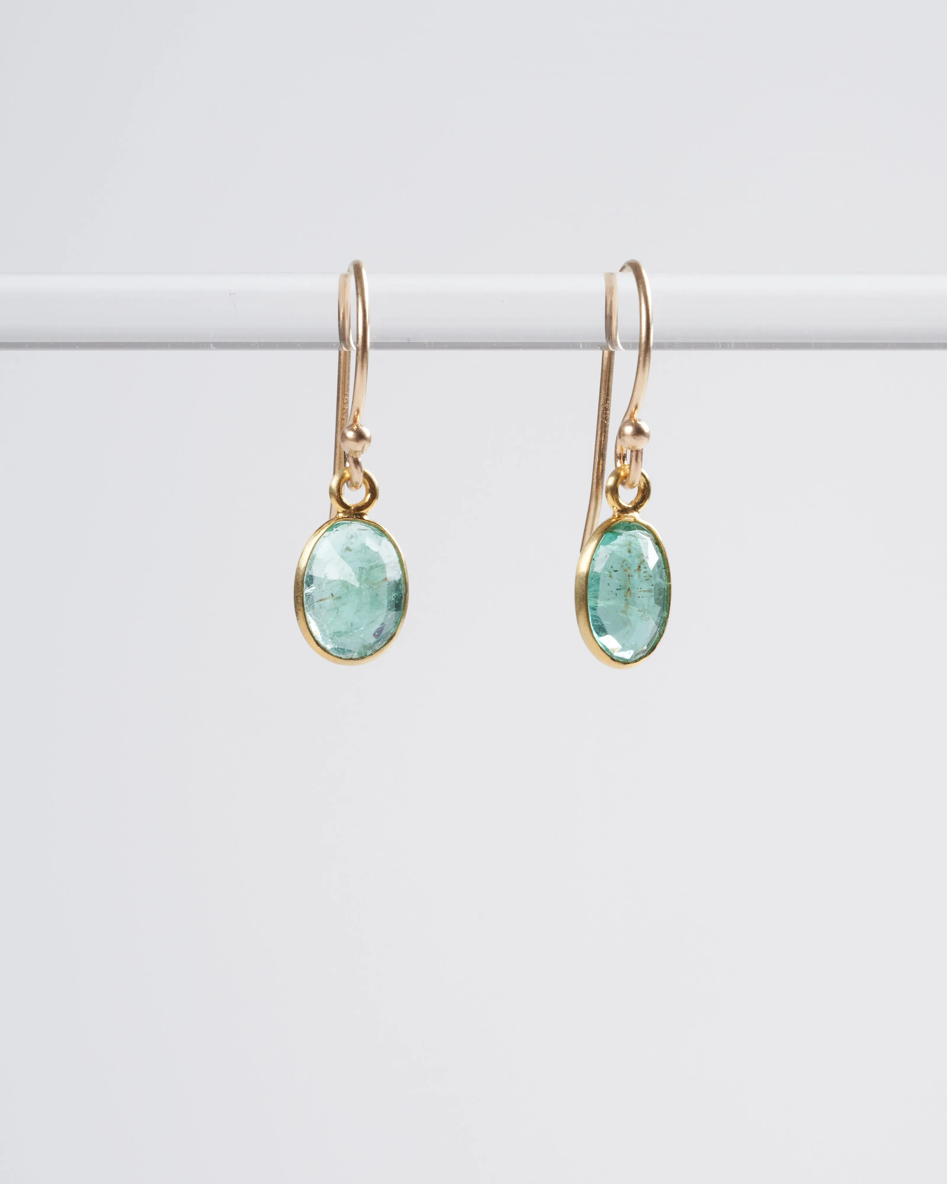 emerald 18k yg xs earrings - green