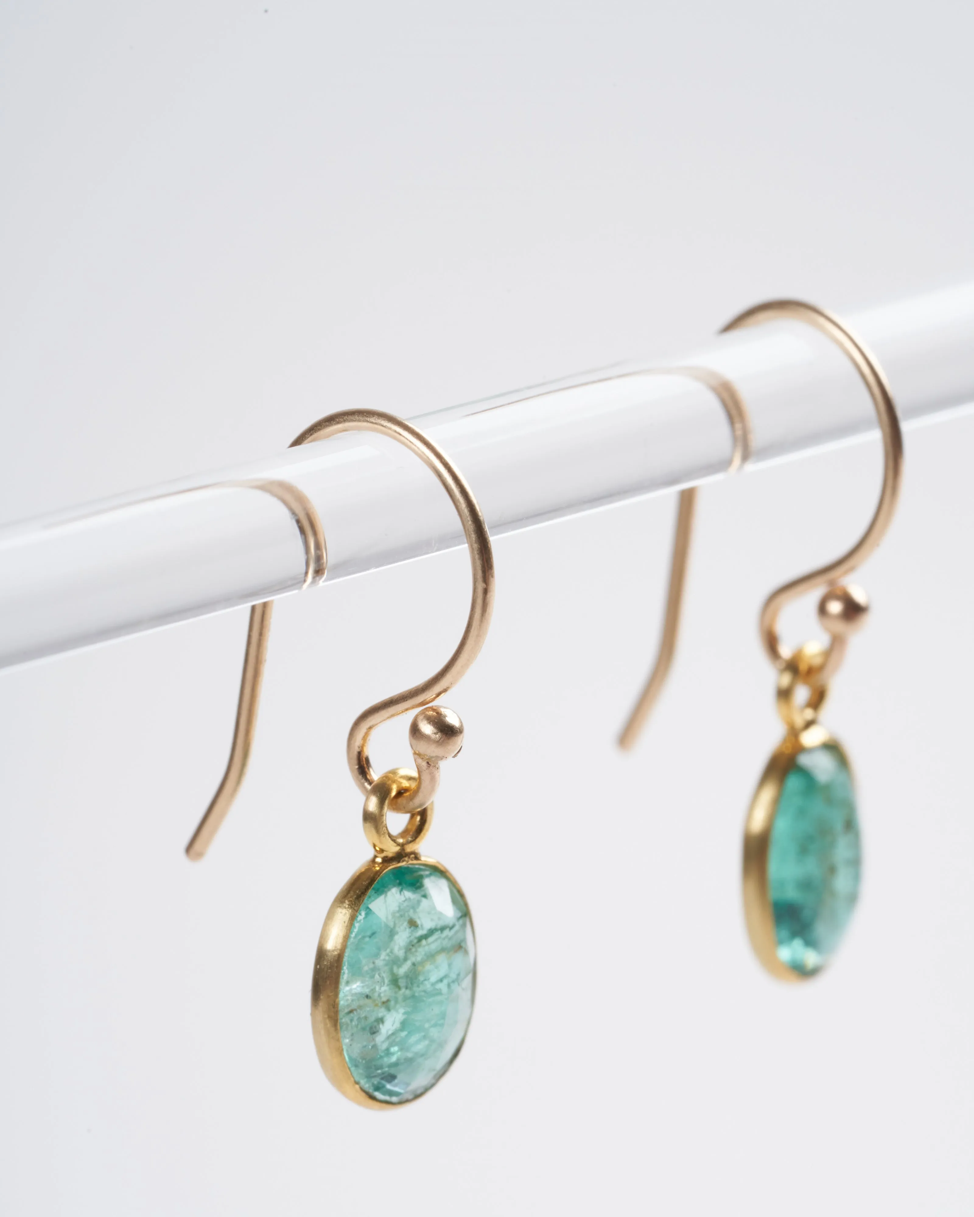 emerald 18k yg xs earrings - green