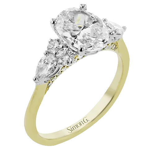 Engagement Ring in 18k Gold with Diamonds