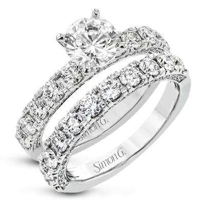 Engagement Ring in 18k Gold with Diamonds