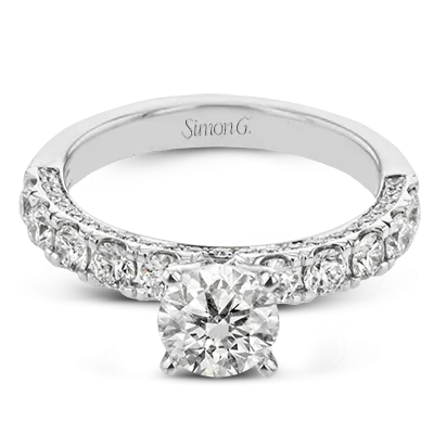 Engagement Ring in 18k Gold with Diamonds