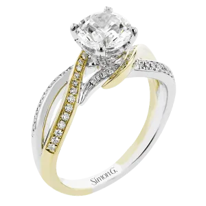 Engagement Ring in 18K Gold with Diamonds