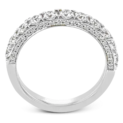 Engagement Ring in 18k Gold with Diamonds