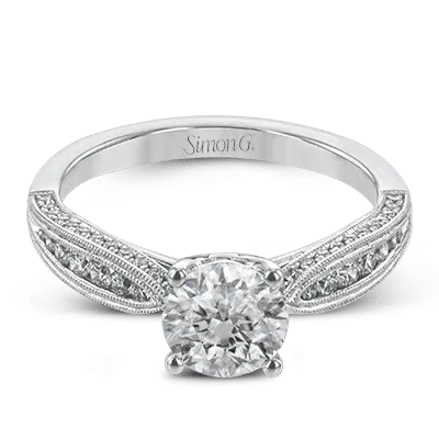 Engagement Ring in 18k Gold with Diamonds