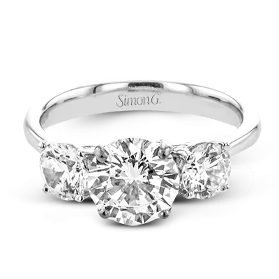 Engagement Ring in 18k Gold with Diamonds