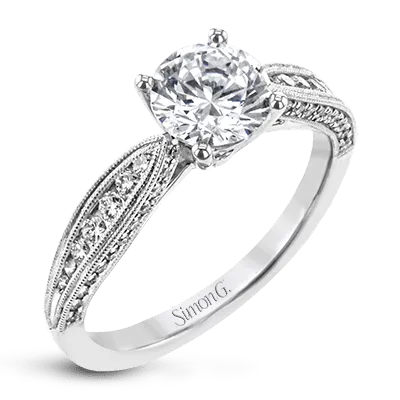 Engagement Ring in 18k Gold with Diamonds