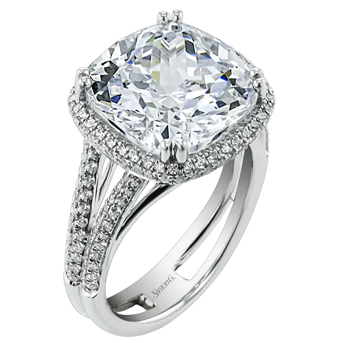 Engagement Ring in 18k Gold with Diamonds