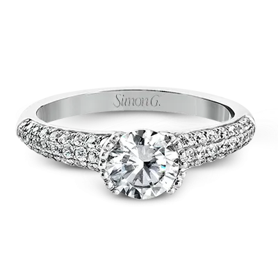 Engagement Ring in 18k Gold with Diamonds