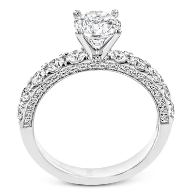 Engagement Ring in 18k Gold with Diamonds