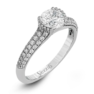 Engagement Ring in 18k Gold with Diamonds