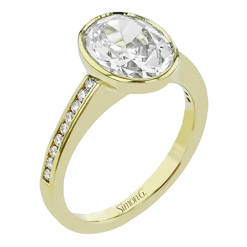 Engagement Ring in 18k Gold with Diamonds
