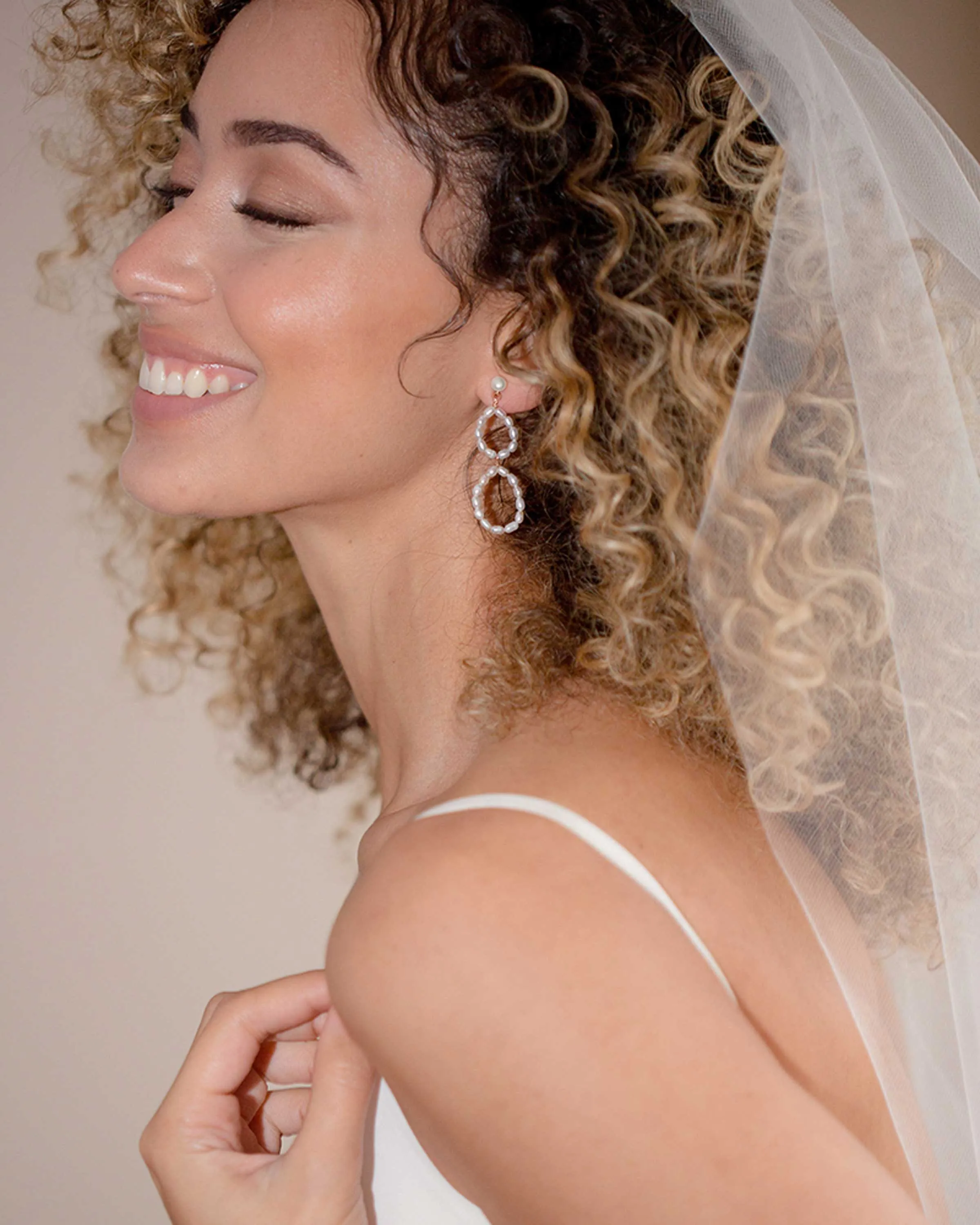 Evi Pearl Earrings
