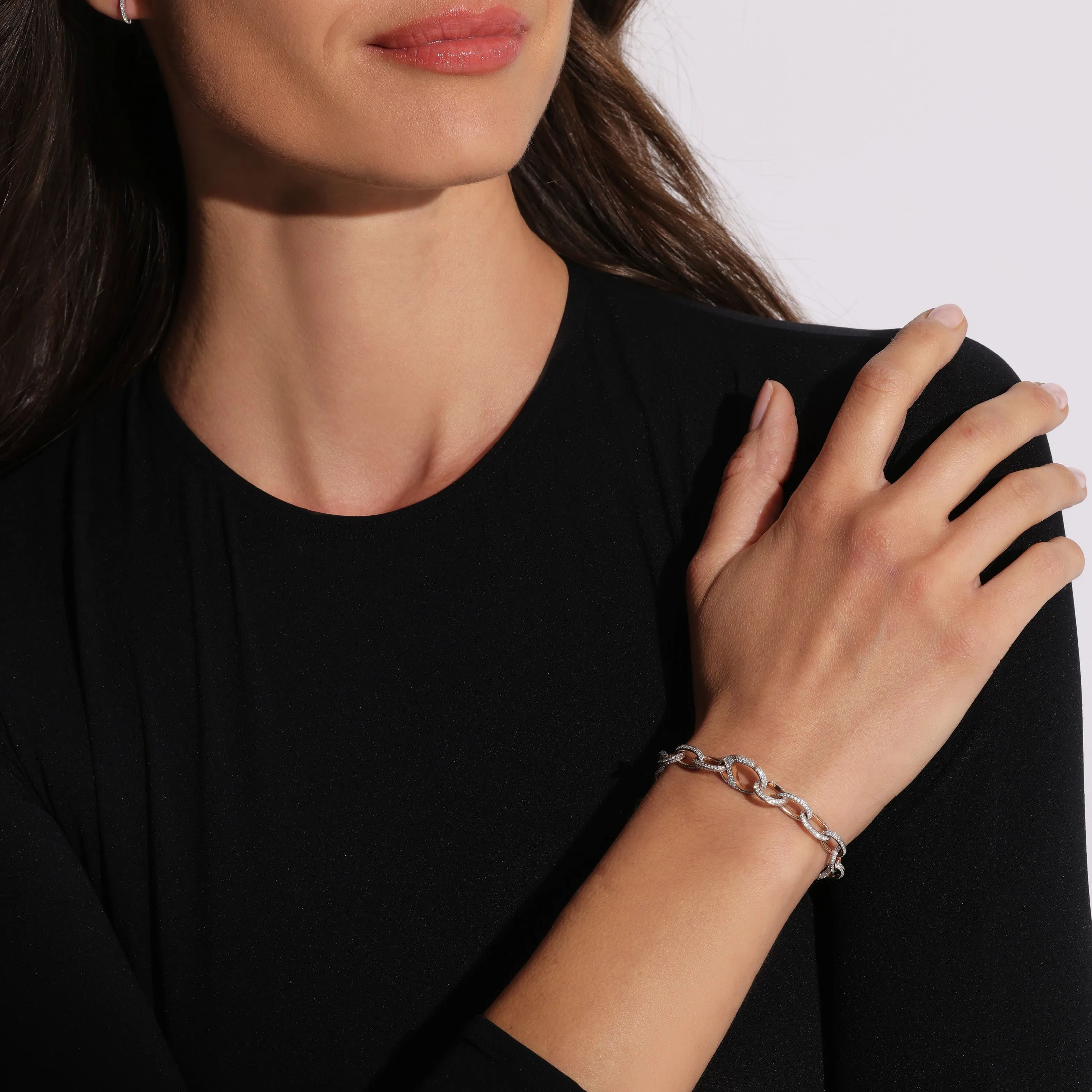 GARNETT 18K GOLD ALL DIAMOND CHAIN LINK BRACELET WITH DIAMOND OVAL CLASP