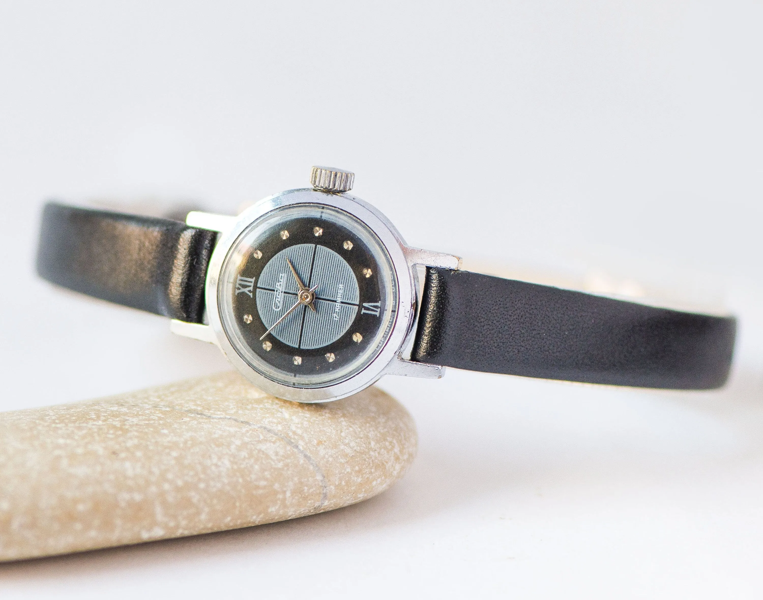 Grey black women's watch Glory, little women wristwatch silver shade, watch minimalist 90s, preppy girl watch, new genuine leather strap