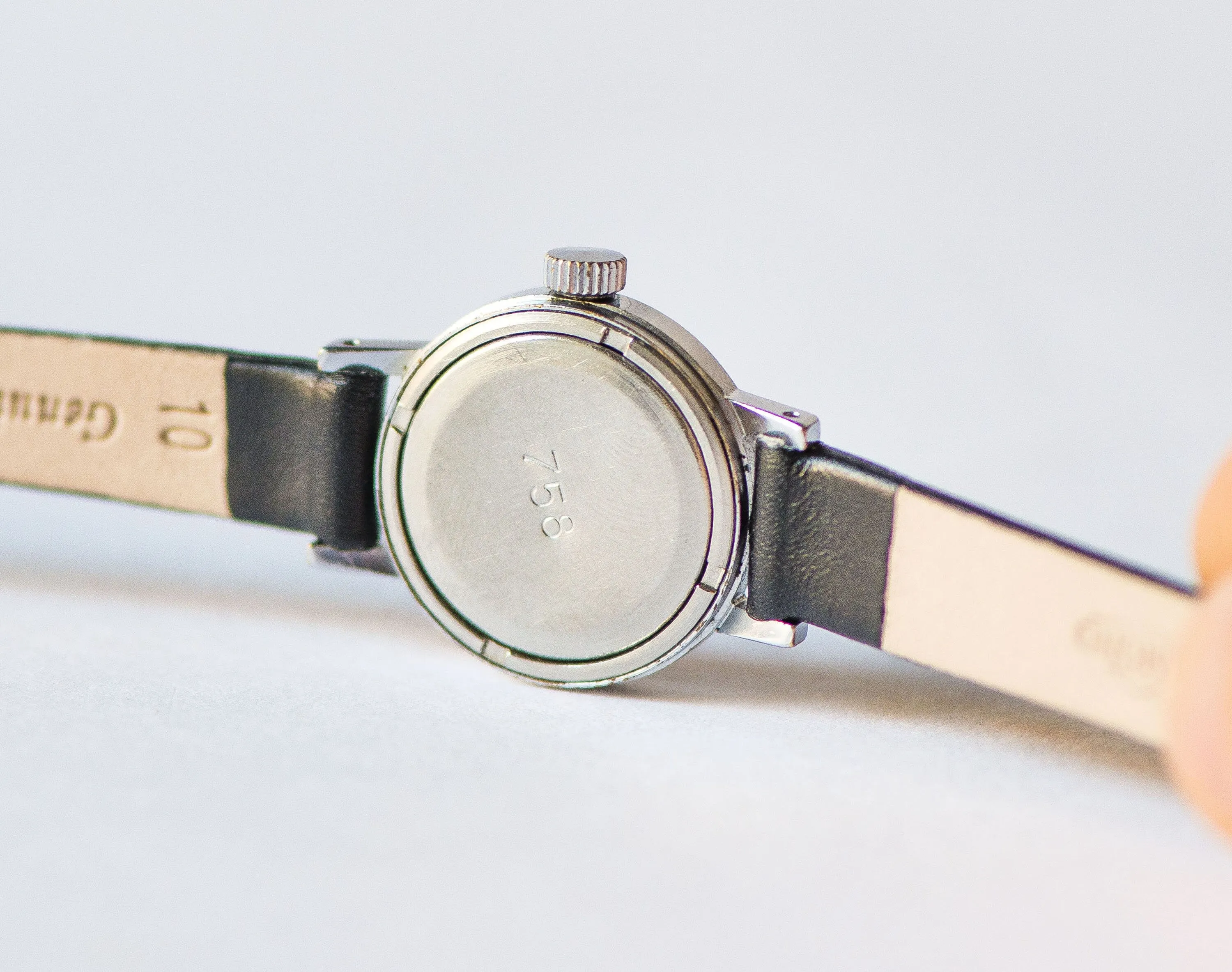 Grey black women's watch Glory, little women wristwatch silver shade, watch minimalist 90s, preppy girl watch, new genuine leather strap